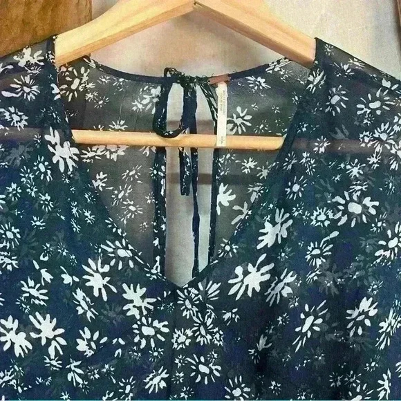 FREE PEOPLE Blue Floral Maxi Dress Size S ๐๐ - Picture 4 of 5